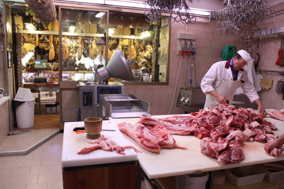 Mastro Peppe prepares meats from pork