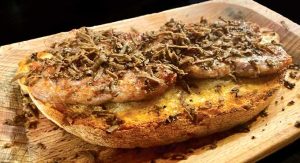 Pane e salsiccia con tartufo